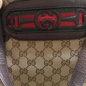 Gucci signature purse